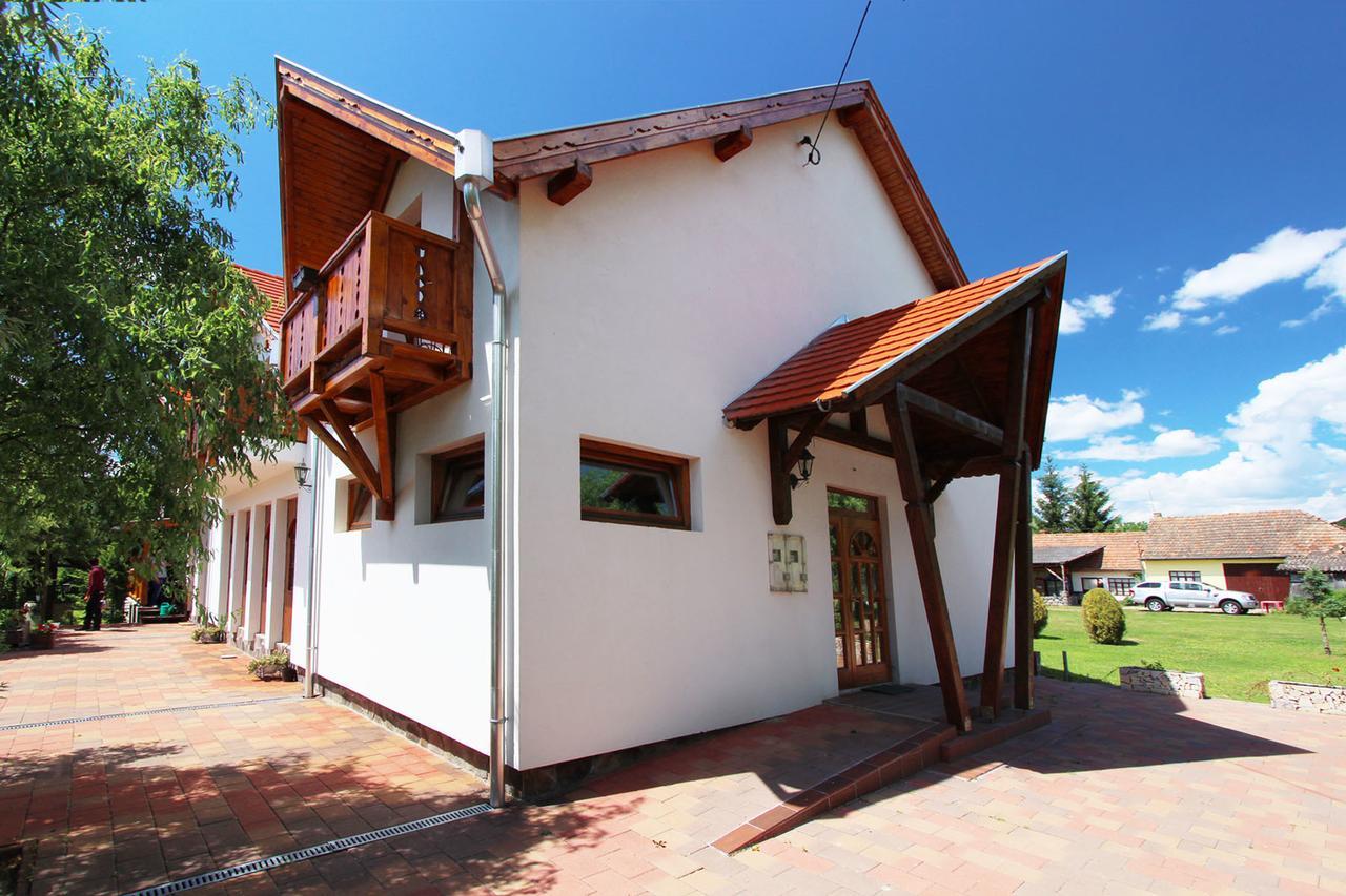 Felso Fogado Bed & Breakfast Felsotold Ngoại thất bức ảnh